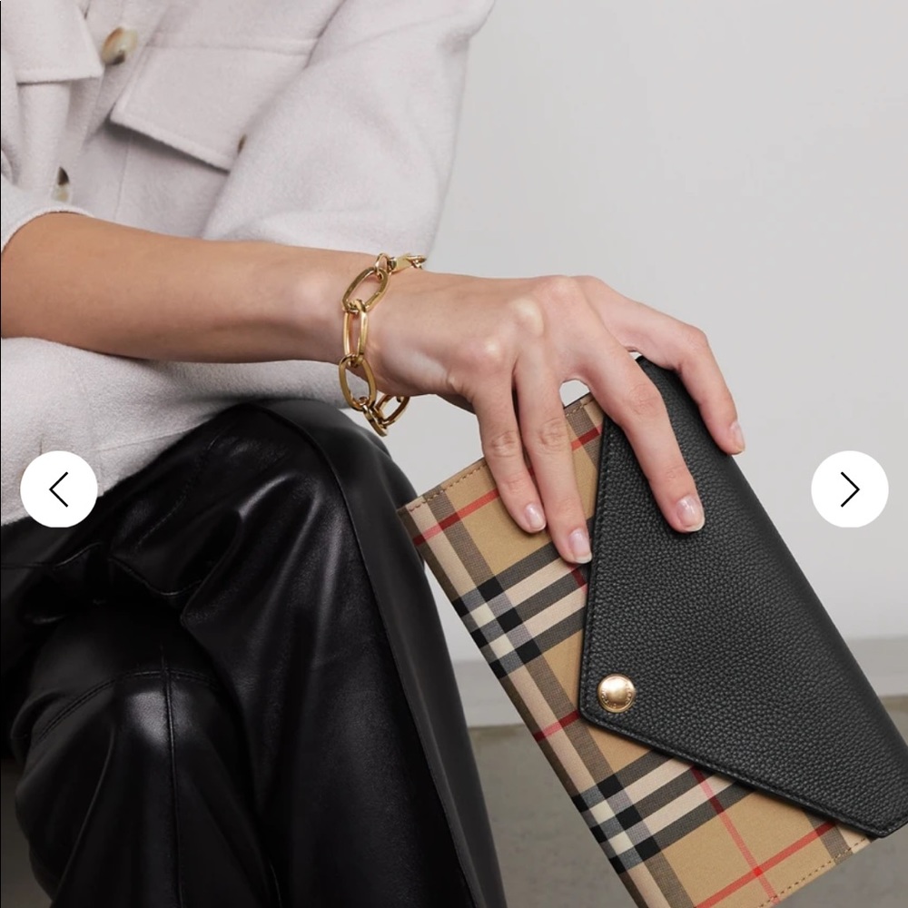 BURBERRY
Textured-leather and checked canvas shoulder bag - Picture 3 of 15